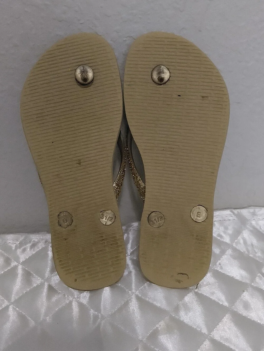 Havaianas Kids Glitter Flip Flops in Beige